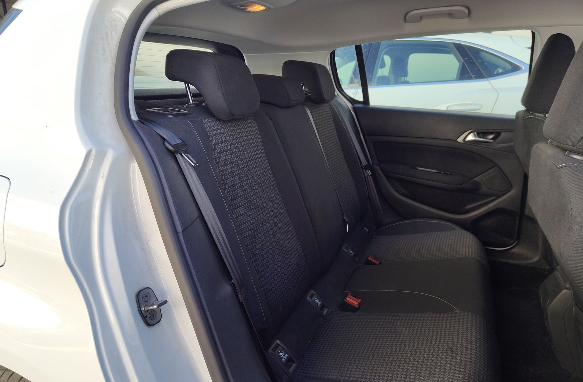 Peugeot 308 1.5 BlueHDi Business Line - foto 13