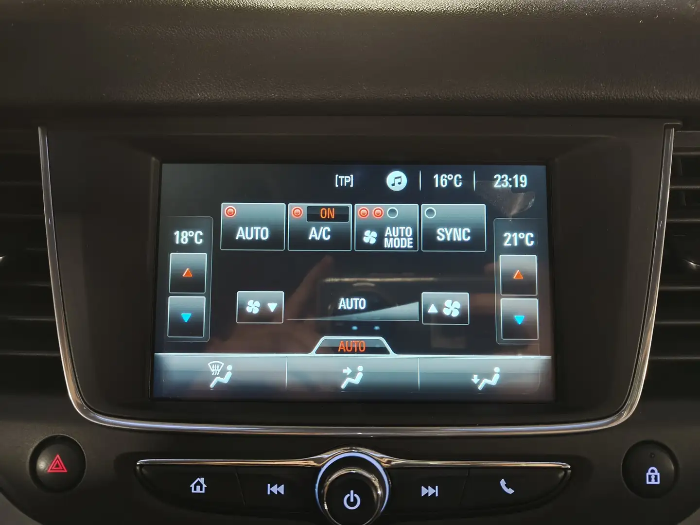 Foto Opel Grandland X Opel Grandland X 1.6 CDTi Selective (120 CV)