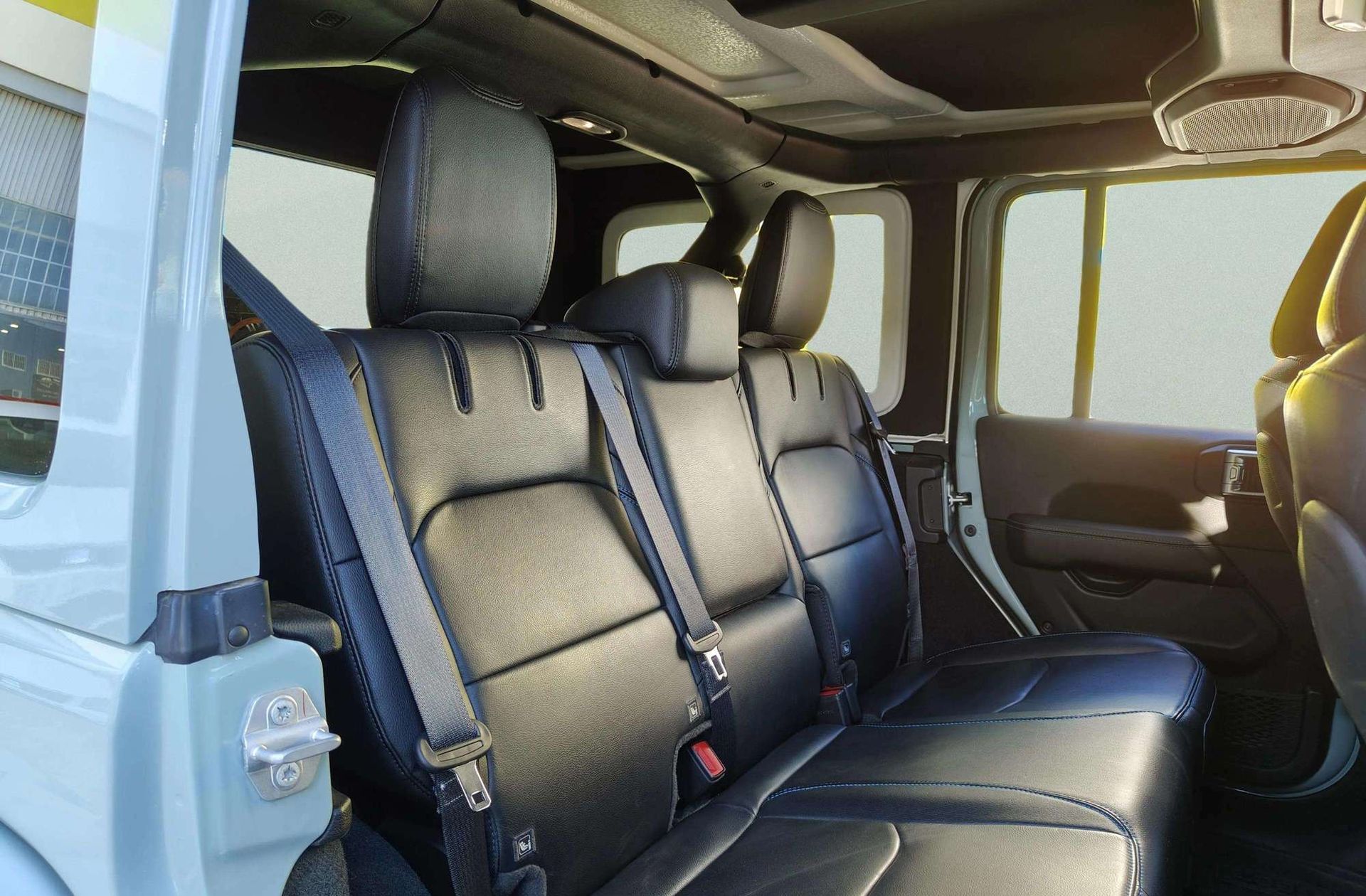 Jeep Wrangler 2.0 Rubicon 8ATX - foto 22
