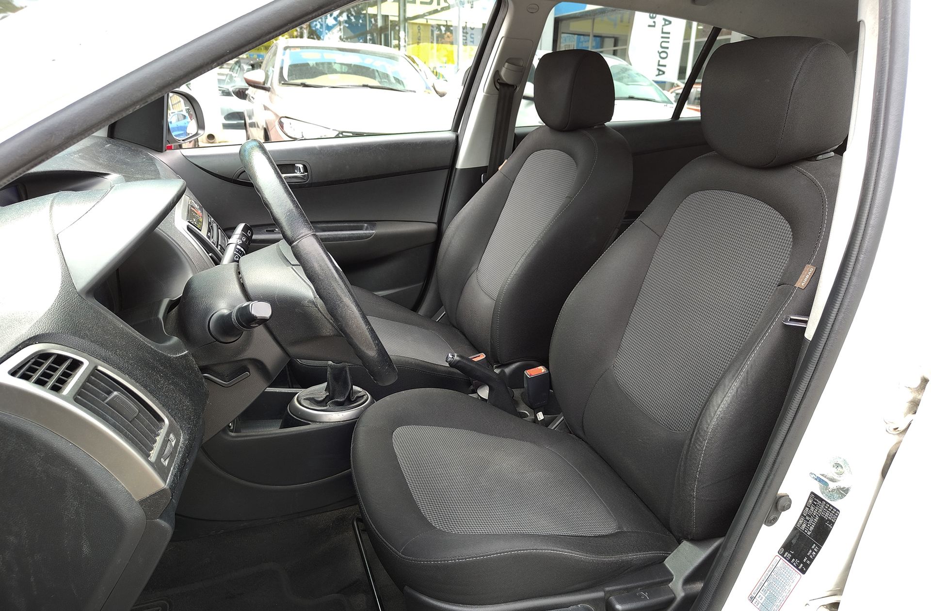 Hyundai i20 1.2 MPI Go! - foto 8