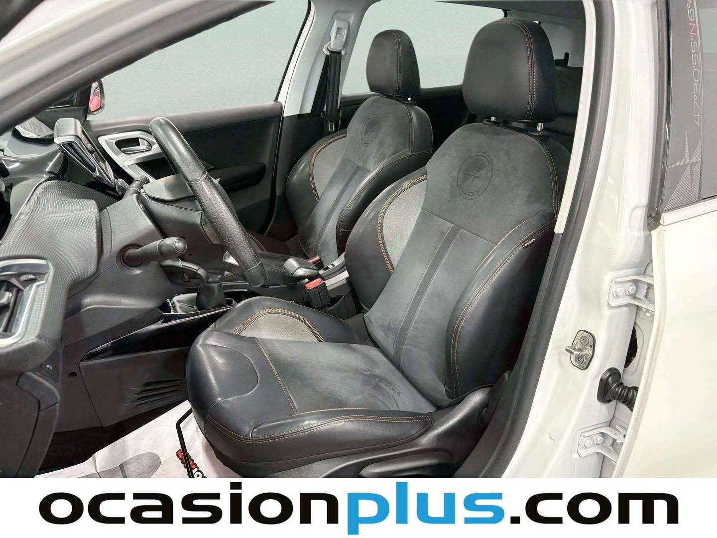 Foto asientos delanteros Peugeot 2008 Peugeot 2008 PureTech 110 S&S Crossway (110 CV)