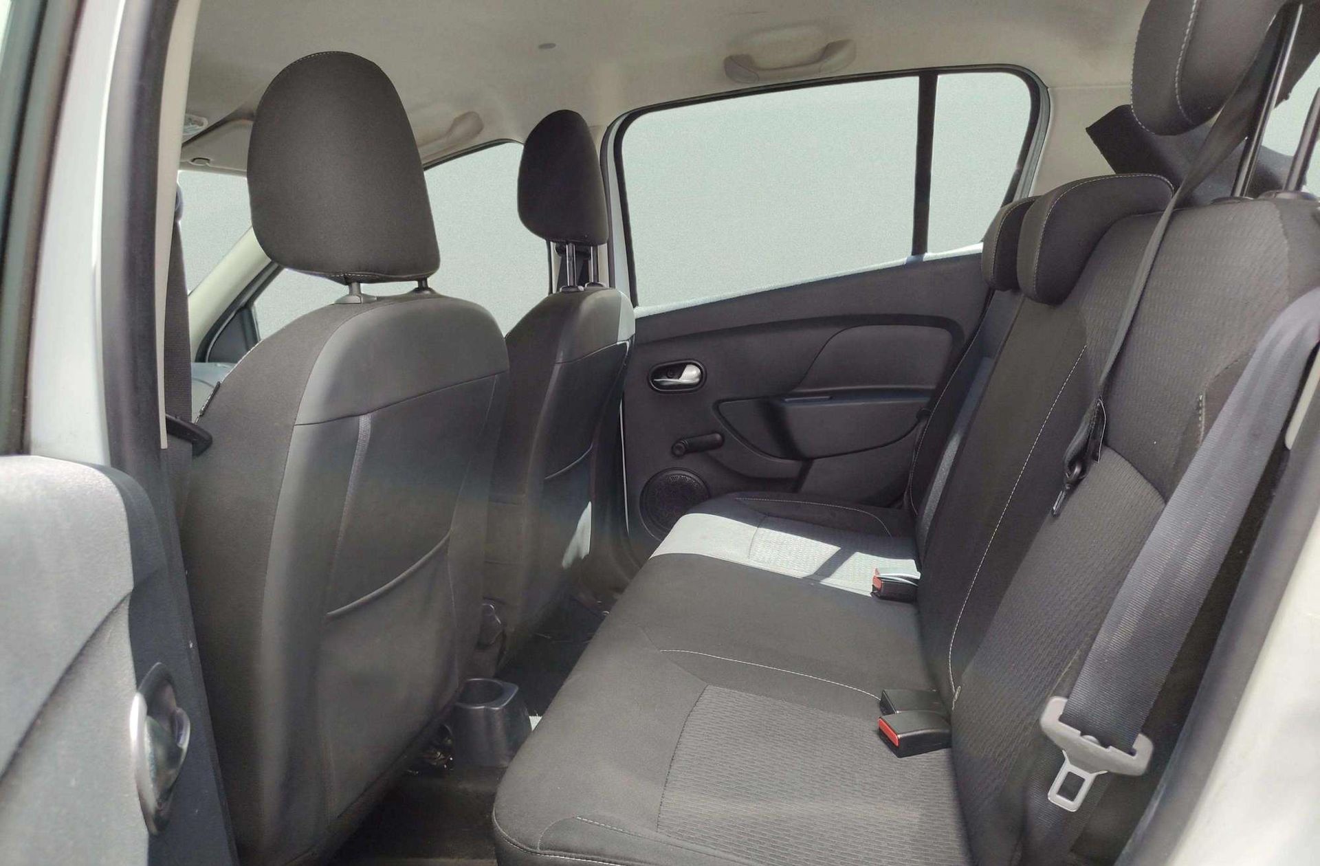 Dacia Sandero Laureate dCi - foto 9