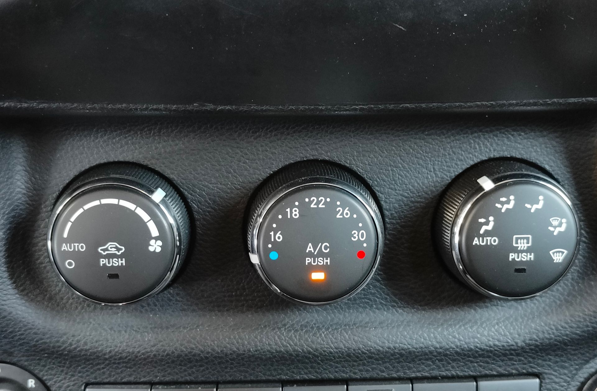 Jeep Wrangler 2.8 CRD Sahara - foto 26