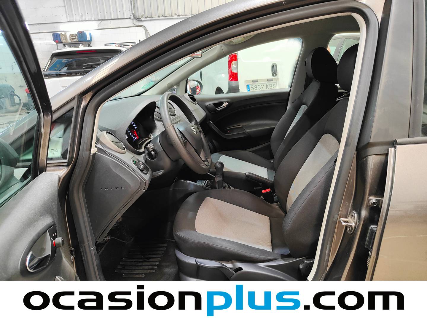 Foto asientos delanteros Seat Ibiza Seat Ibiza 1.2 TSI Reference Plus Limited (90 CV)