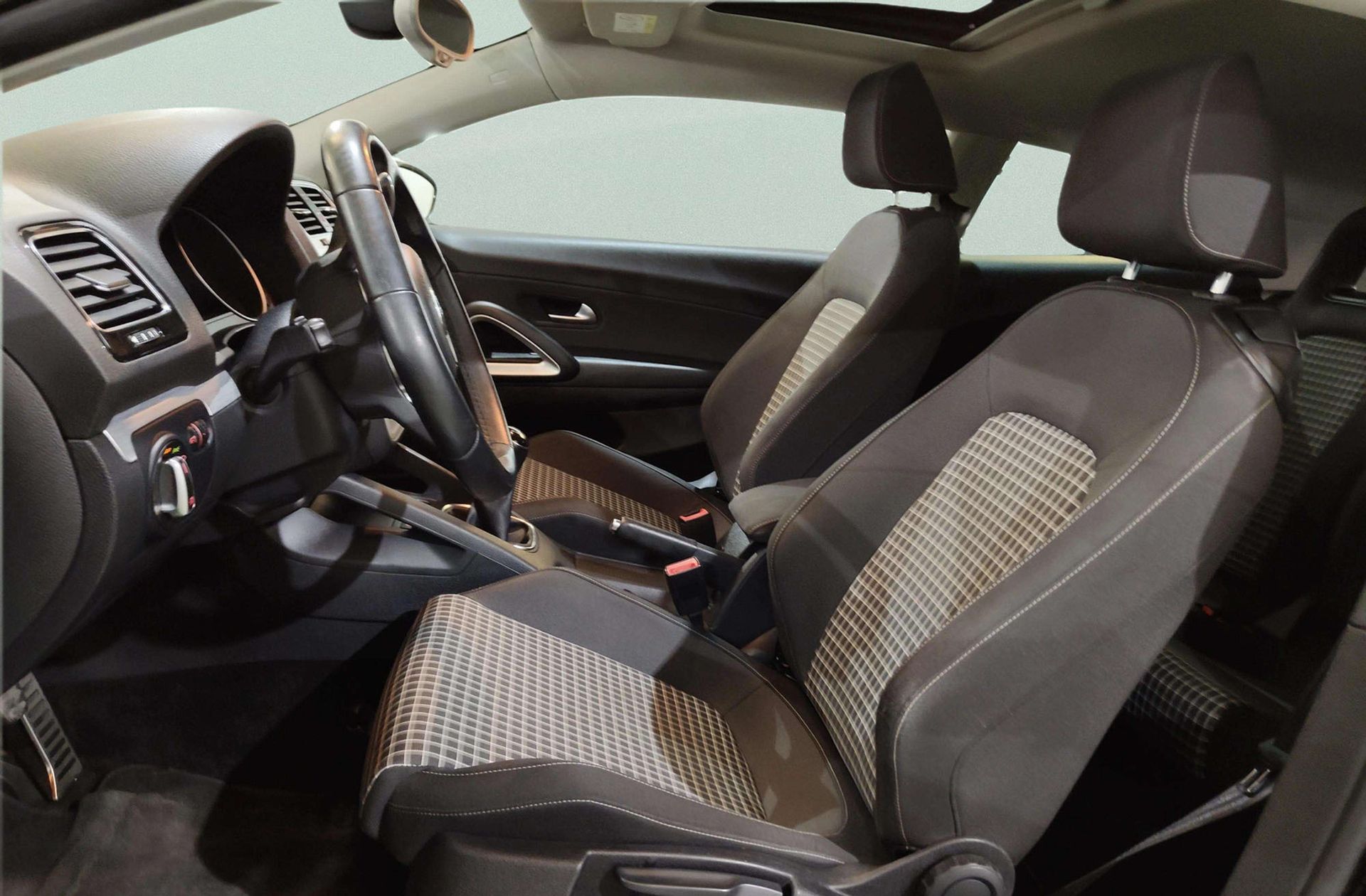 Volkswagen Scirocco by R-Line 1.4 TSI - foto 12