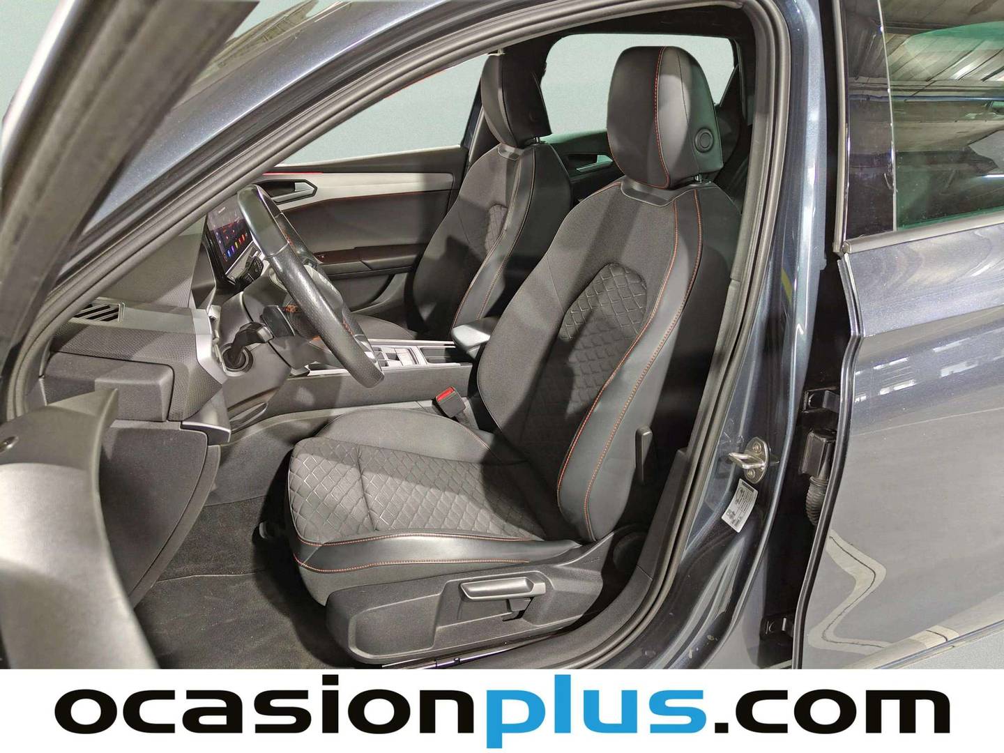 Foto asientos delanteros Seat León Seat León 1.5 eTSI S&S FR Go L DSG (150 CV)