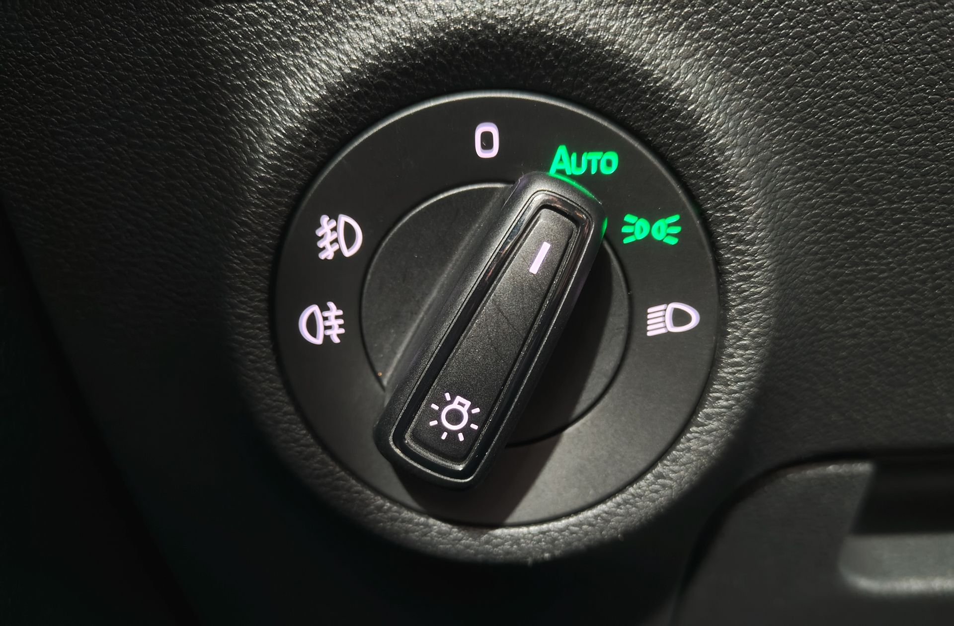Škoda Karoq 2.0 TDI Ambition - foto 23