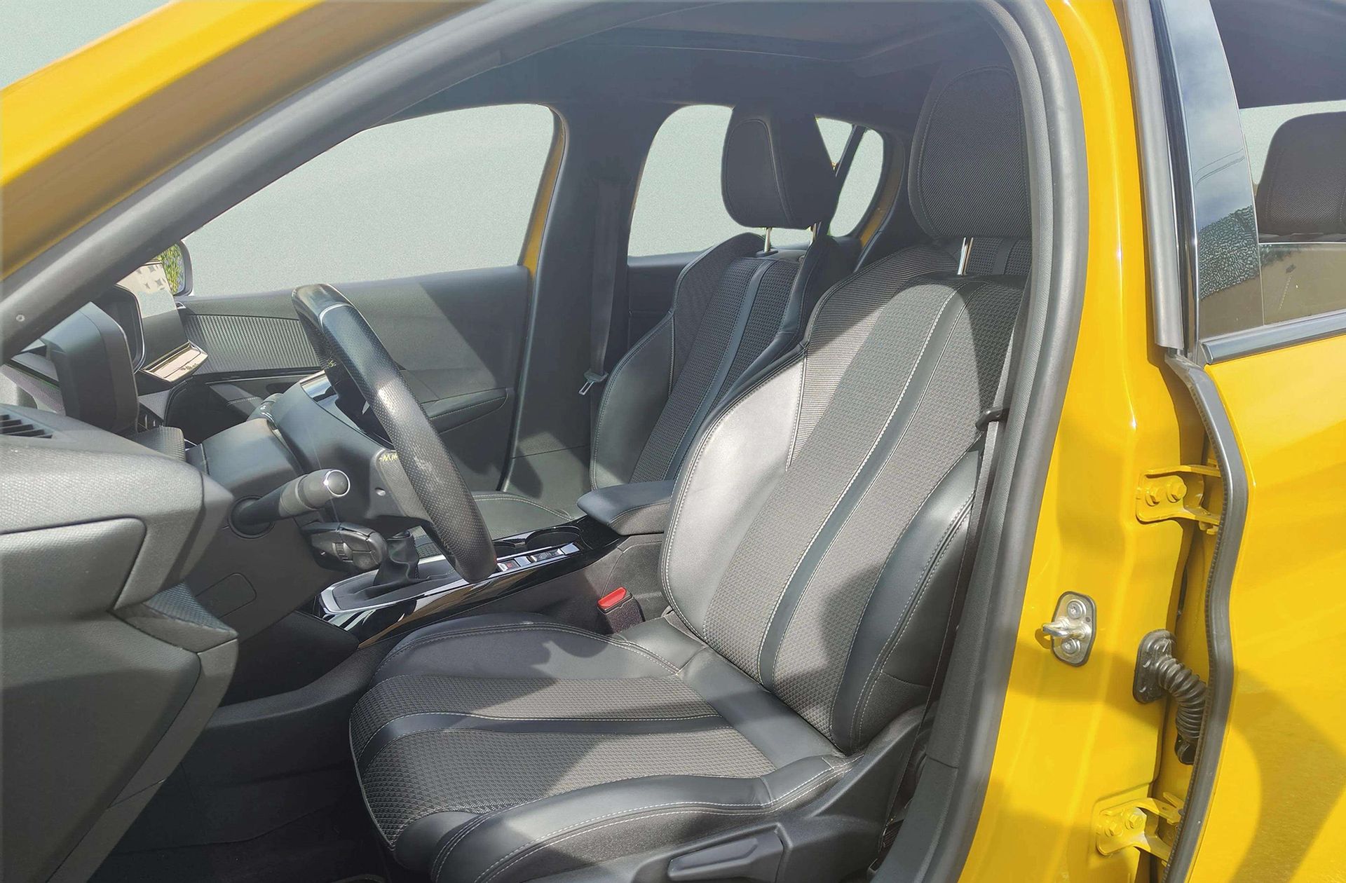 Peugeot 208 BlueHDi 100 GT - foto 11