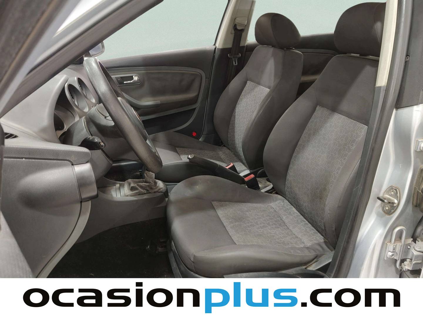 Foto asientos delanteros Seat Ibiza SEAT Ibiza 1.4 TDI Reference (70 CV)
