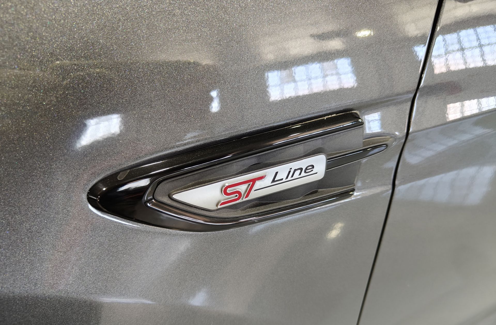 Ford Kuga 2.0 TDCi ST-LIne Limited Edition 4x2 - foto 5