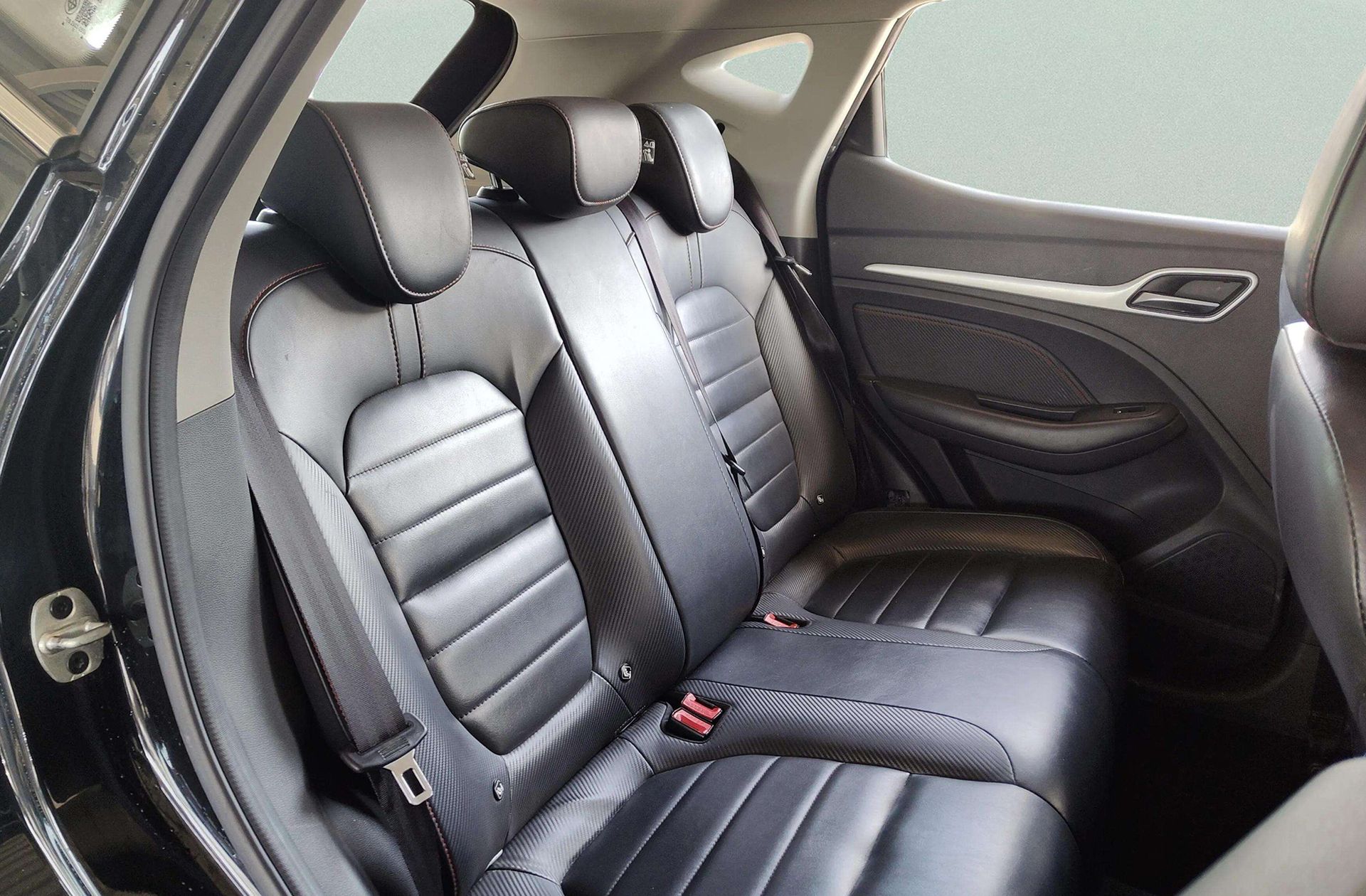 MG ZS 1.0T Luxury - foto 18