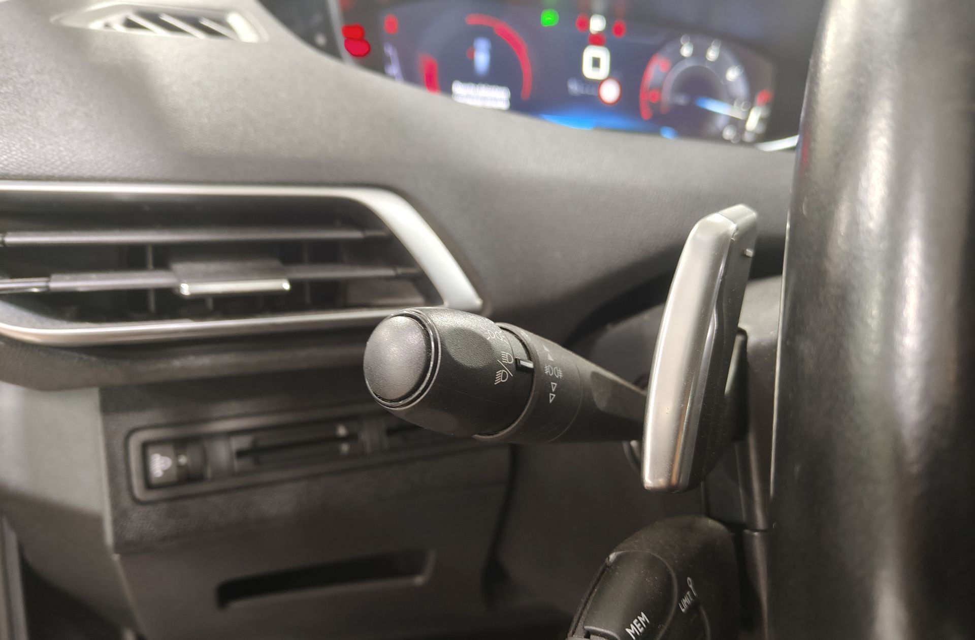 Peugeot 5008 1.6L BlueHDi Active EAT6 7 plazas - foto 27
