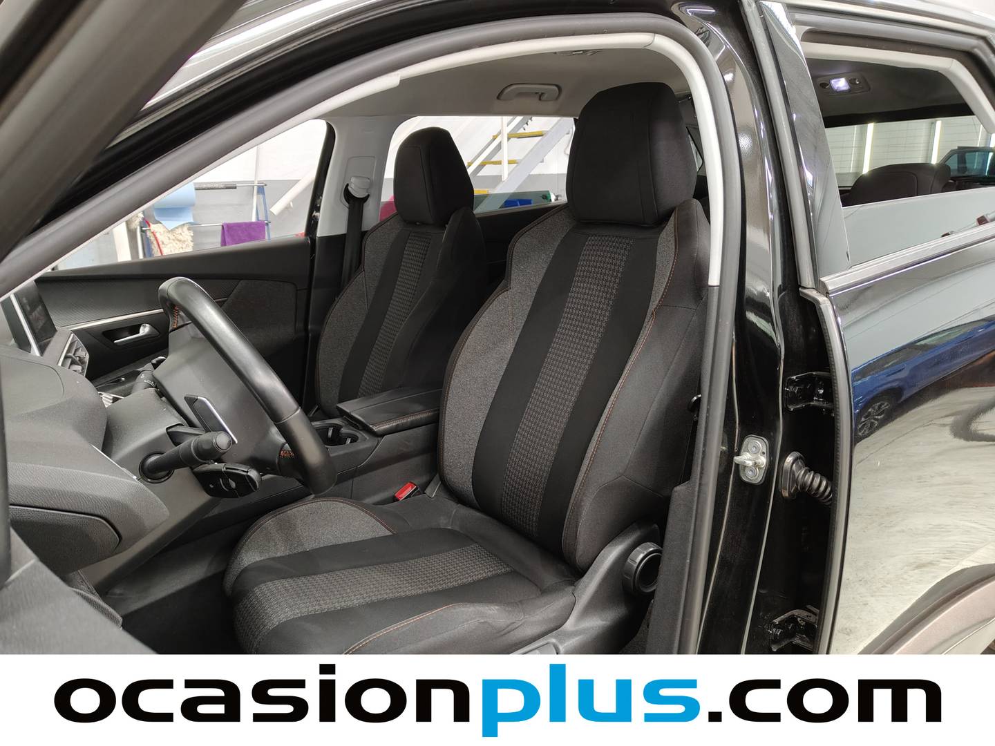 Foto asientos delanteros Peugeot 5008 Peugeot 5008 1.6 BlueHDi Active EAT6 S&S (120 CV)  7 Plazas