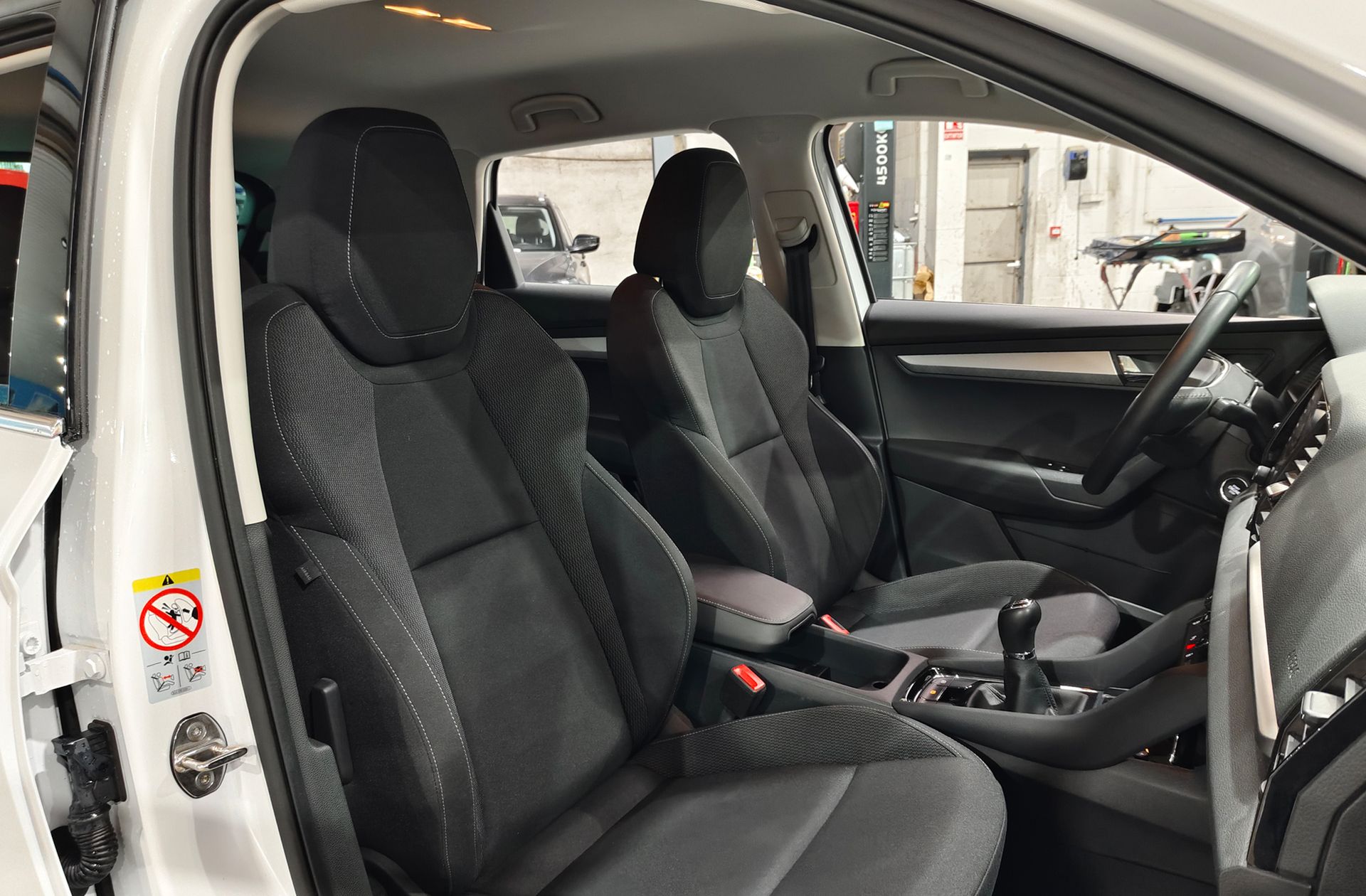 Škoda Karoq 2.0 TDI Selection - foto 18