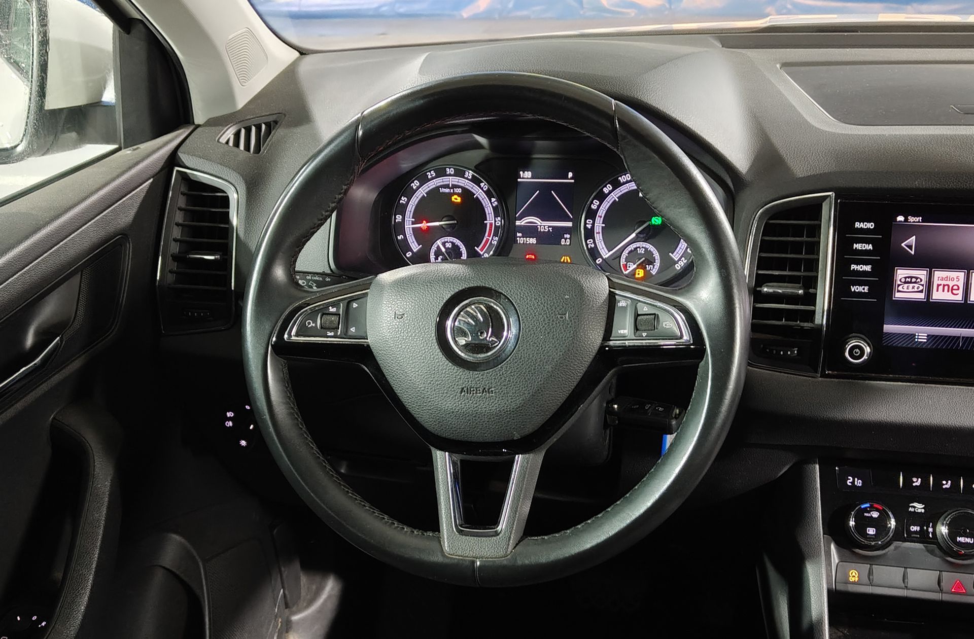 Škoda Karoq 2.0 TDI Ambition 4x4 DSG - foto 24