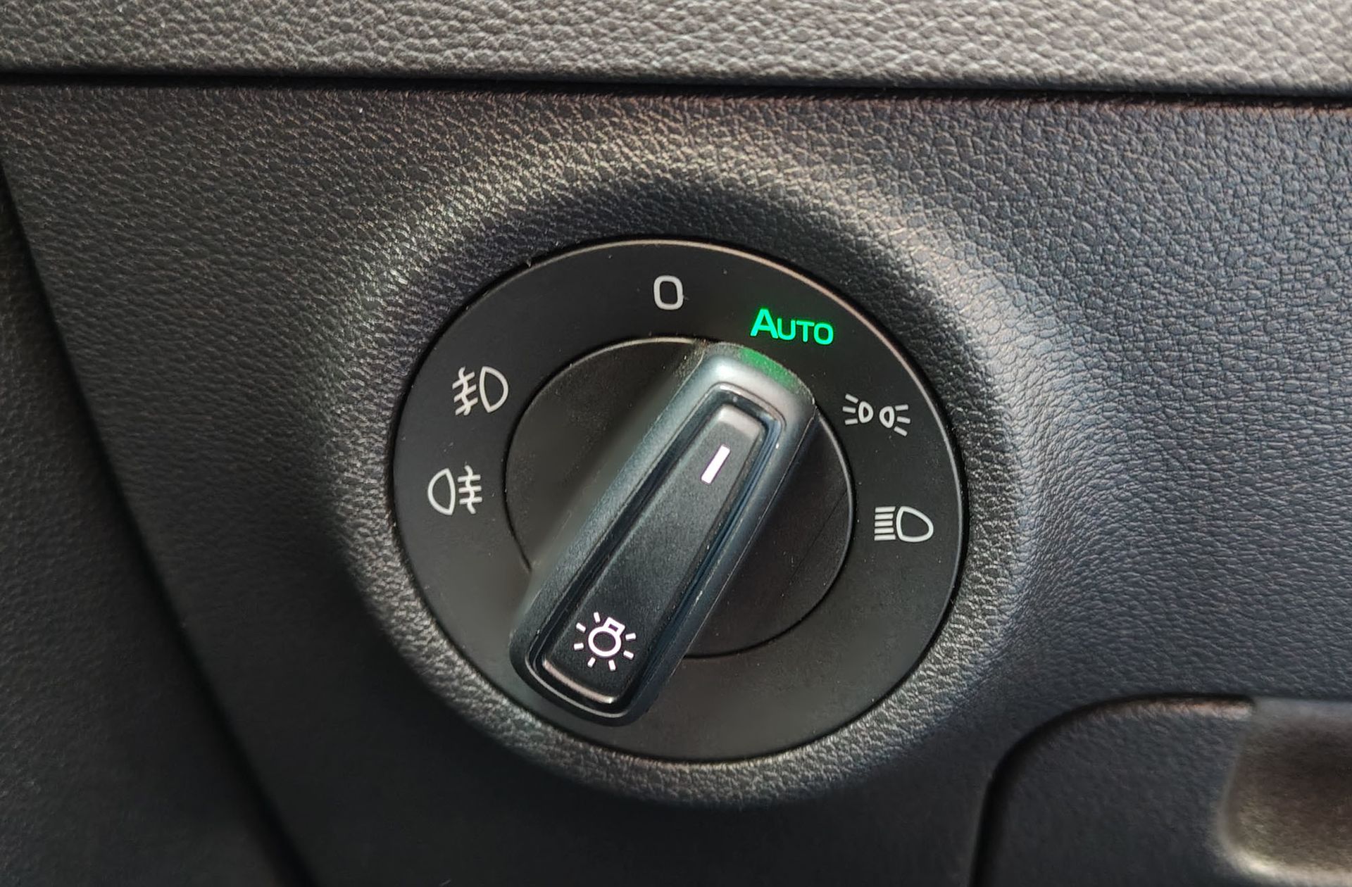 Škoda Karoq 1.6 TDI Ambition - foto 11