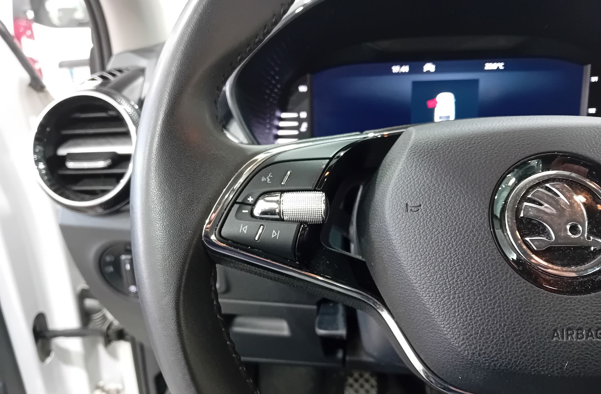 Škoda Fabia 1.0 TSI Ambition - foto 23