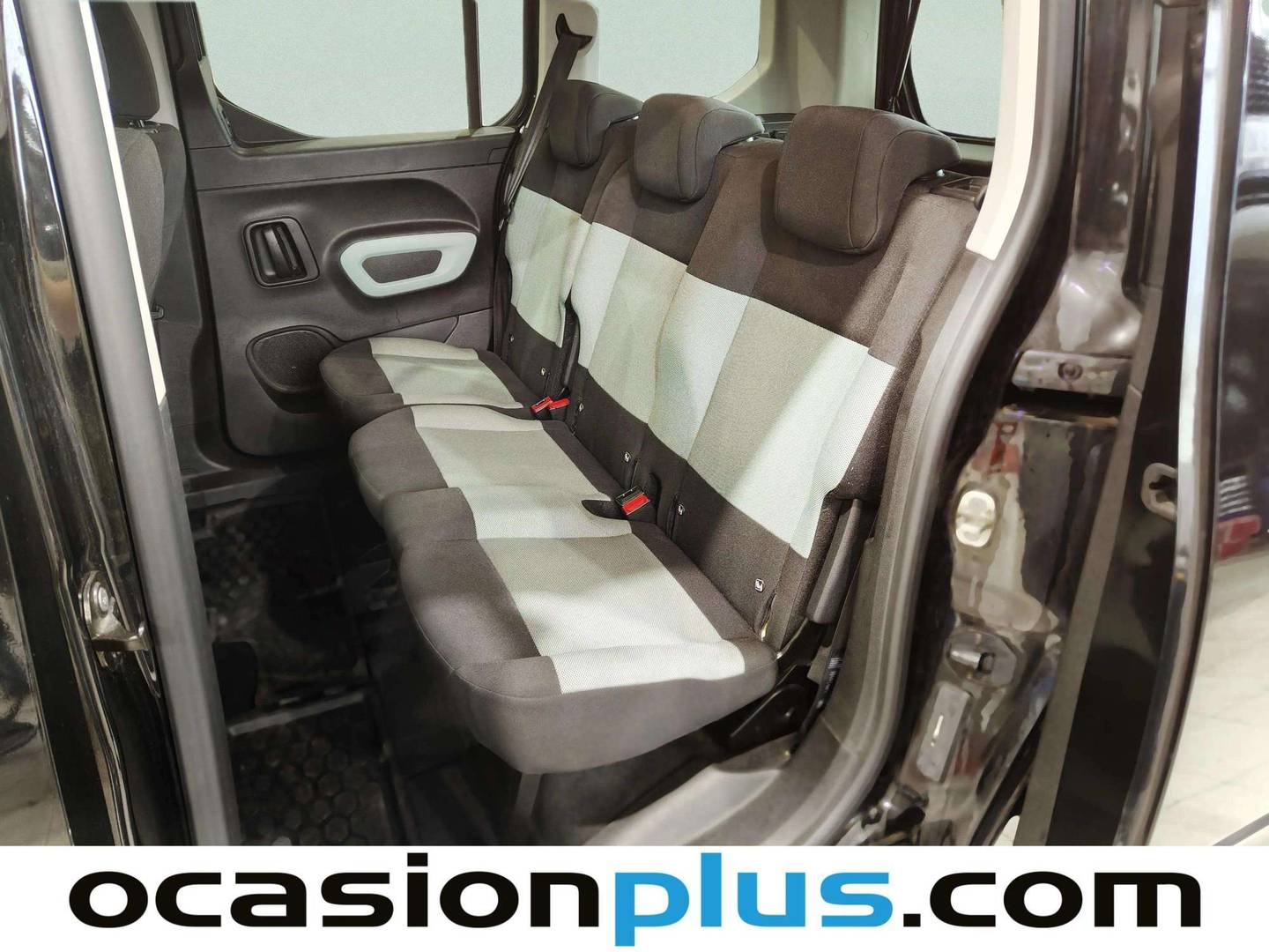 Foto asientos traseros Citroën Berlingo Citroën Berlingo Combi BlueHDi 100 S&S Talla M 100 Años (102 CV)
