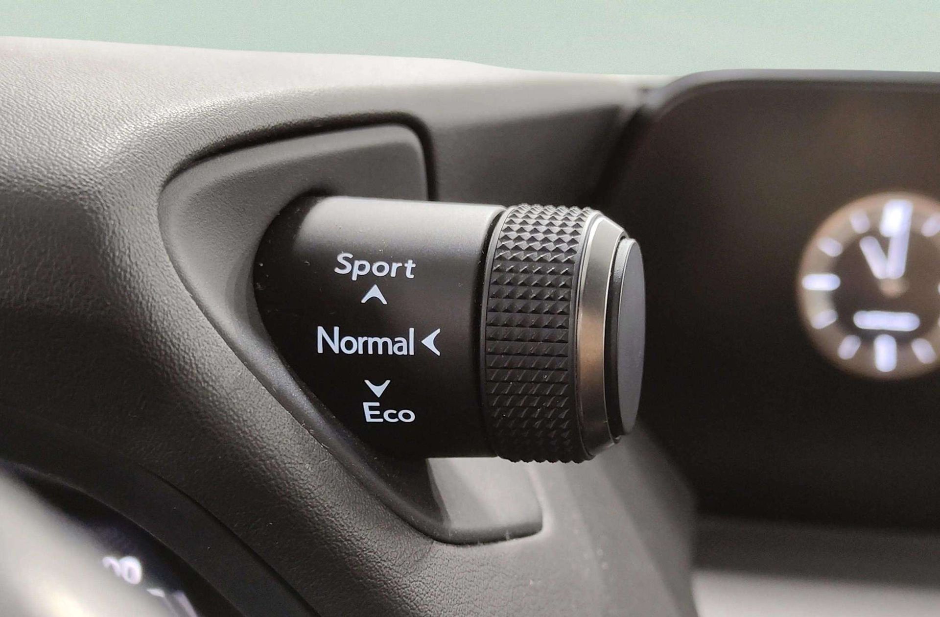 Lexus UX 250h F Sport - foto 12