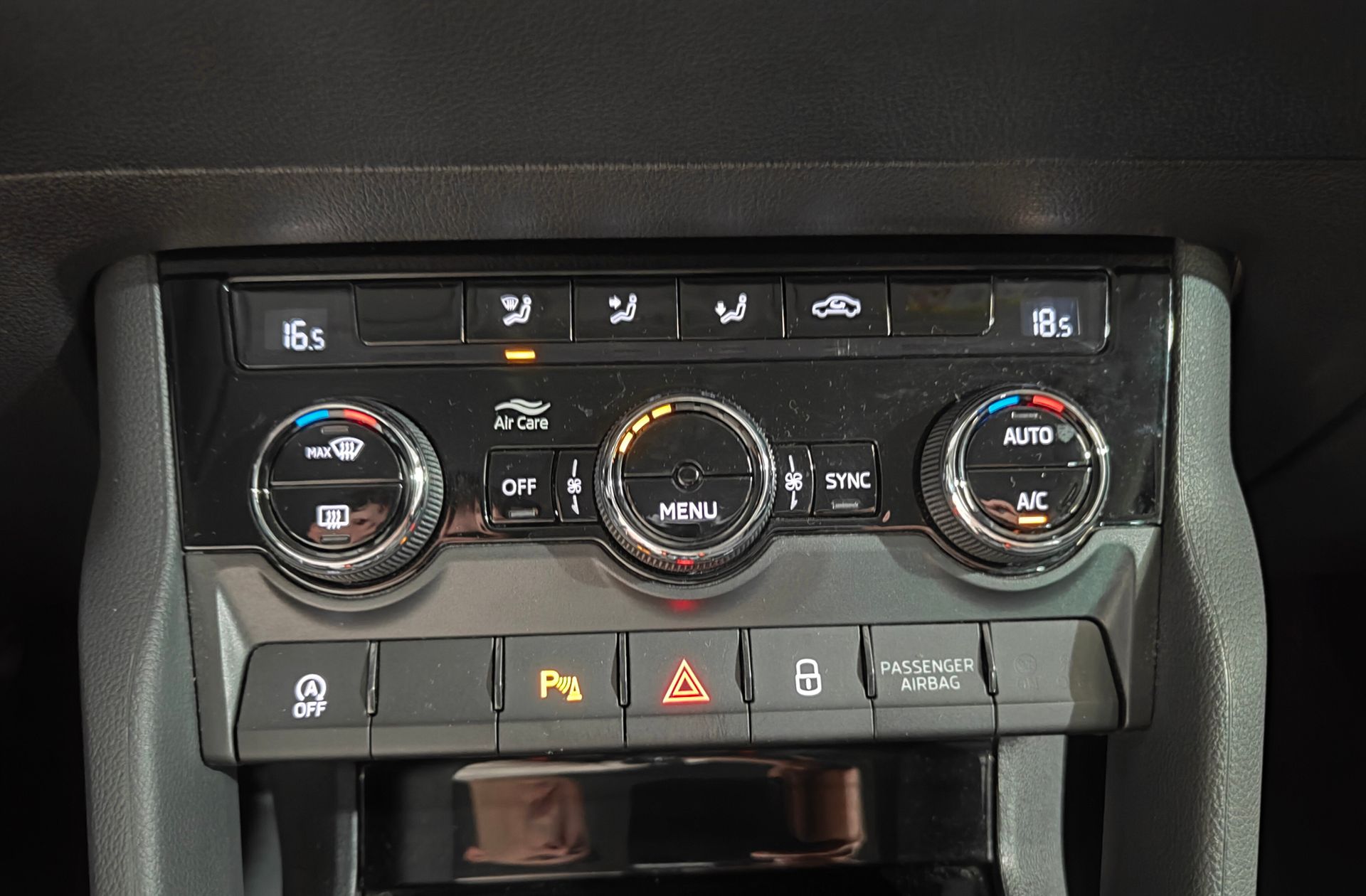 Škoda Karoq 2.0 TDI Selection - foto 29
