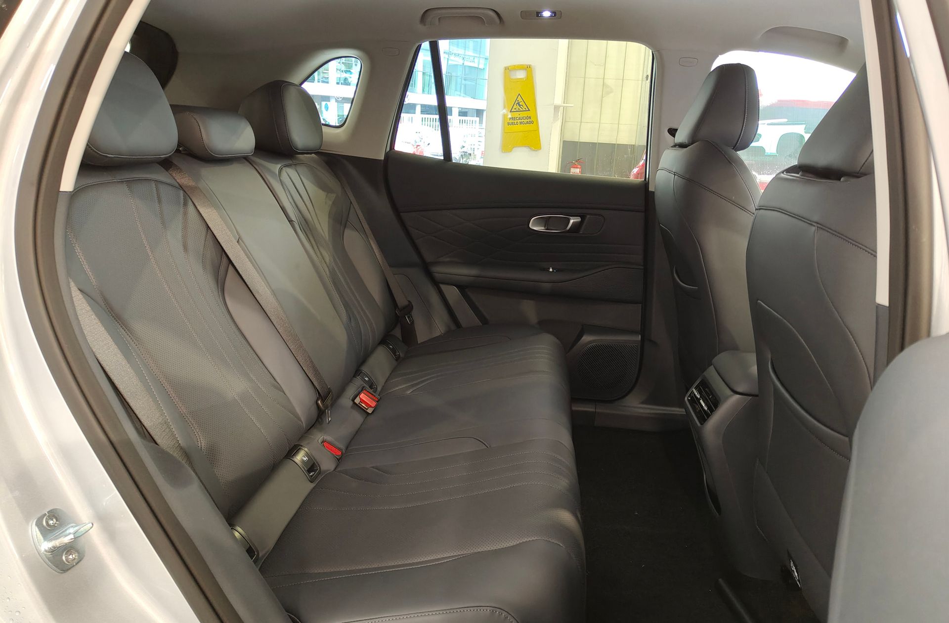 Geely Starray EM-i 1.5 PHEV Pro - foto 18