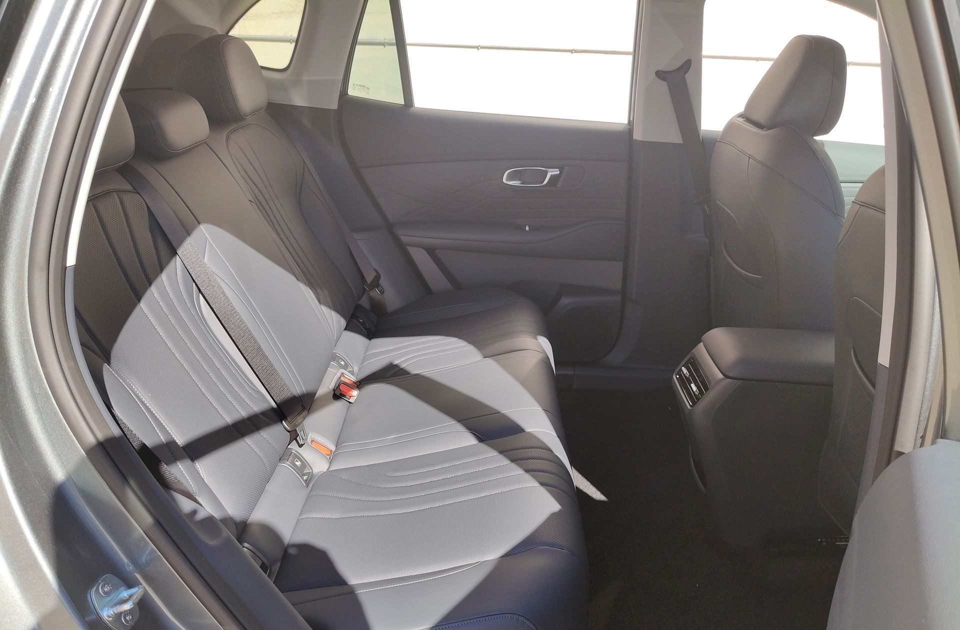 Geely Starray EM-i 1.5 PHEV Pro - foto 18