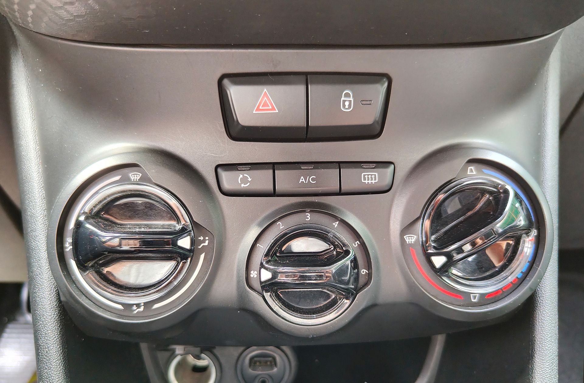 Peugeot 2008 BlueHDi 100 Style - foto 33