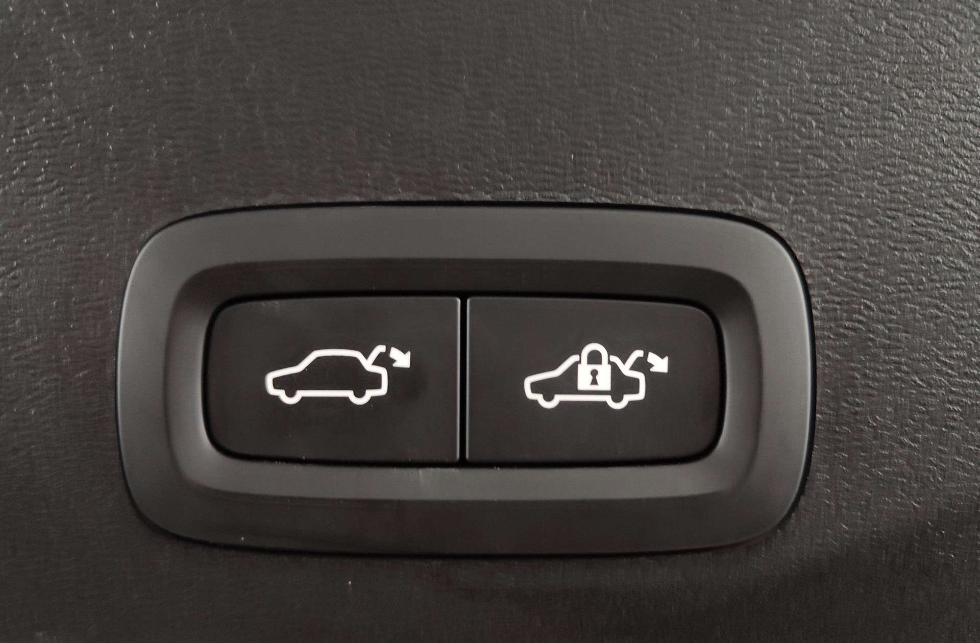 Volvo XC40 Recharge Plus - foto 18
