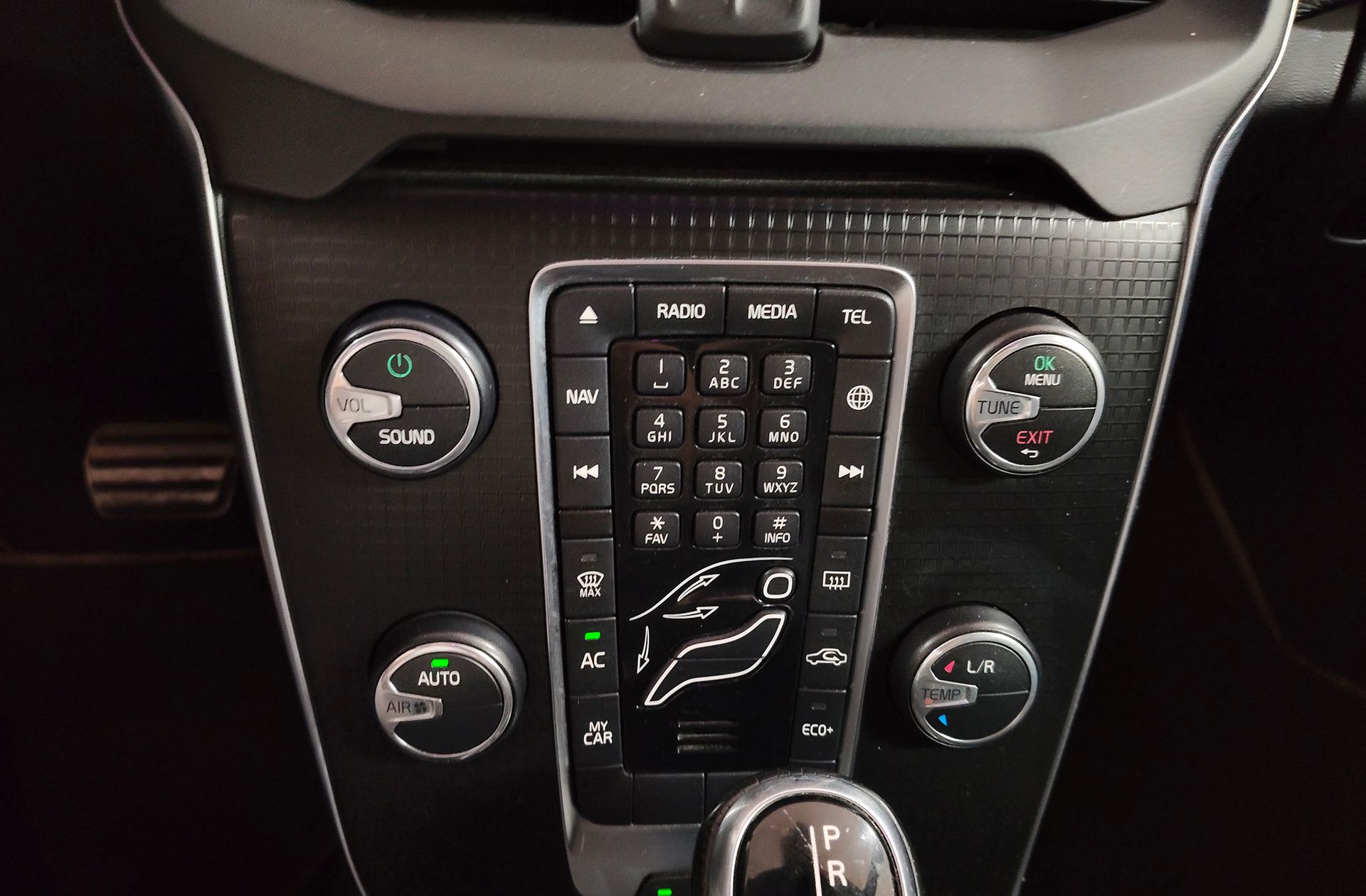 Volvo V40 D4 R-Design Momentum - foto 33