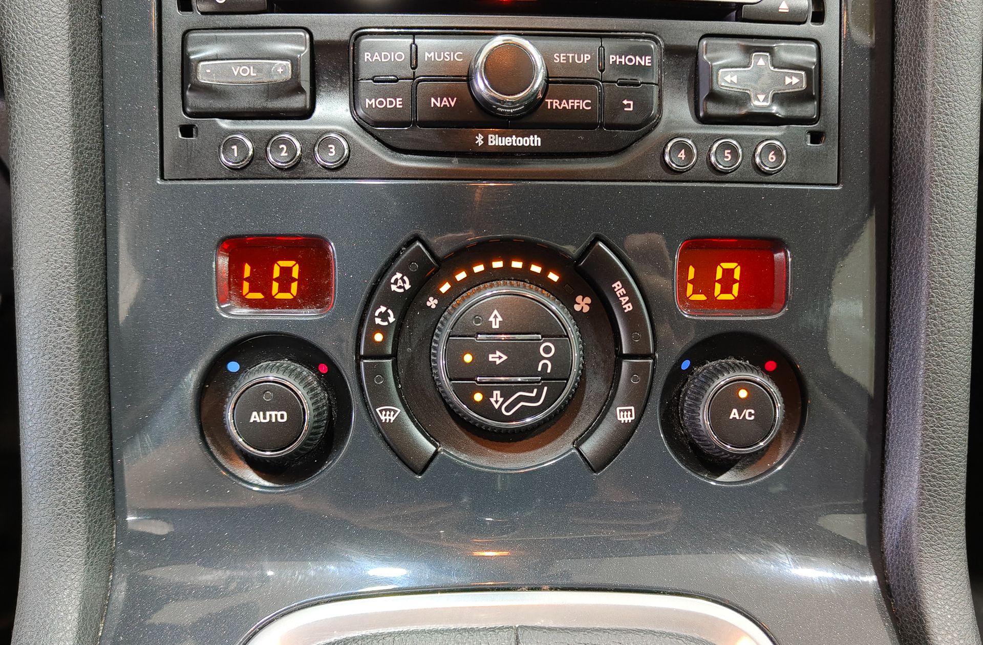 Peugeot 5008 1.6 BlueHDi Style FAP 7 plazas - foto 31
