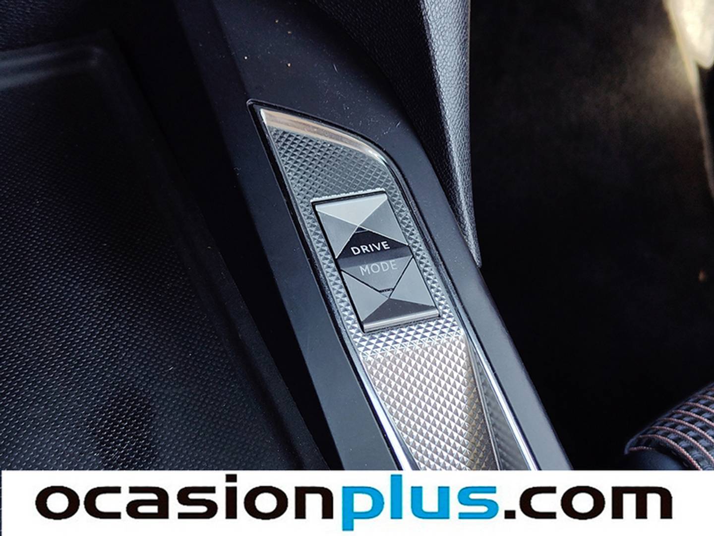 Foto DS DS 3 Crossback DS DS3 Crossback BlueHDi 130 Ines de la Fressange Auto (131 CV)