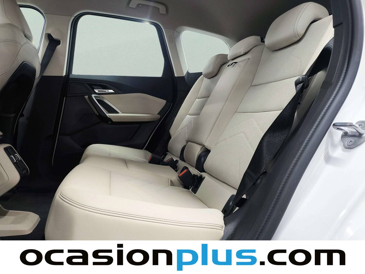 Foto asientos traseros BMW iX1 BMW iX1 eDrive20 (204 CV)