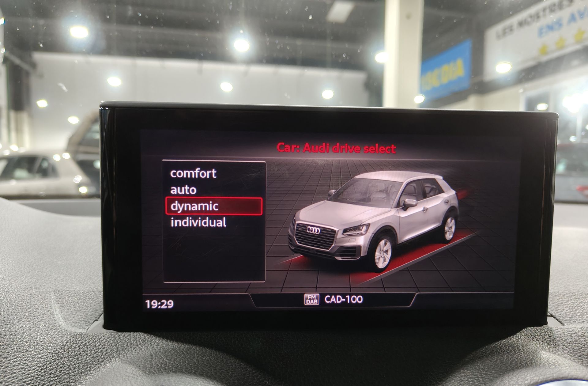 Audi Q2 Adrenalin 30 TDI S tronic Pack S-Line - foto 31