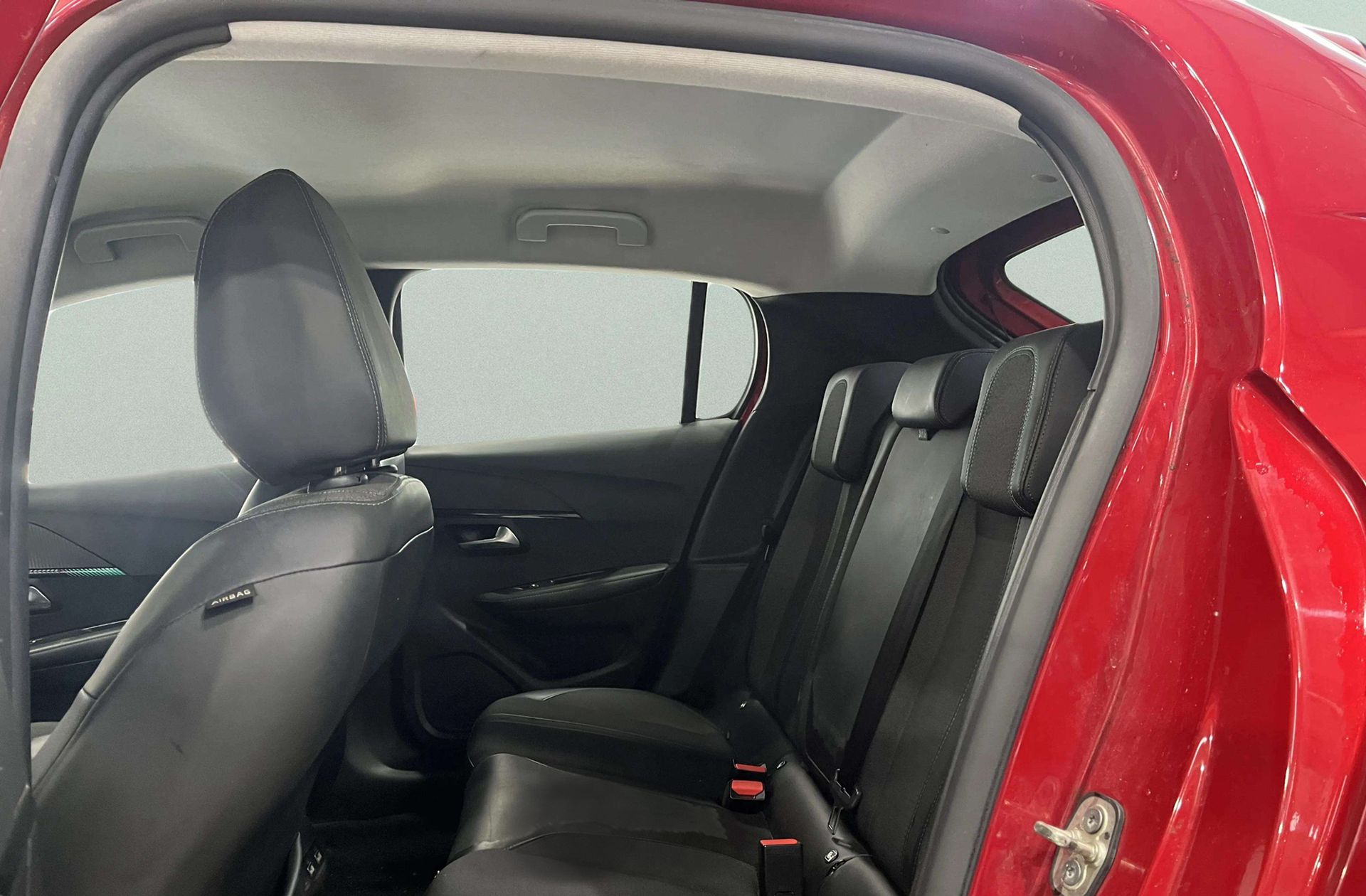 Peugeot 208 PureTech 100 Allure EAT8 - foto 11