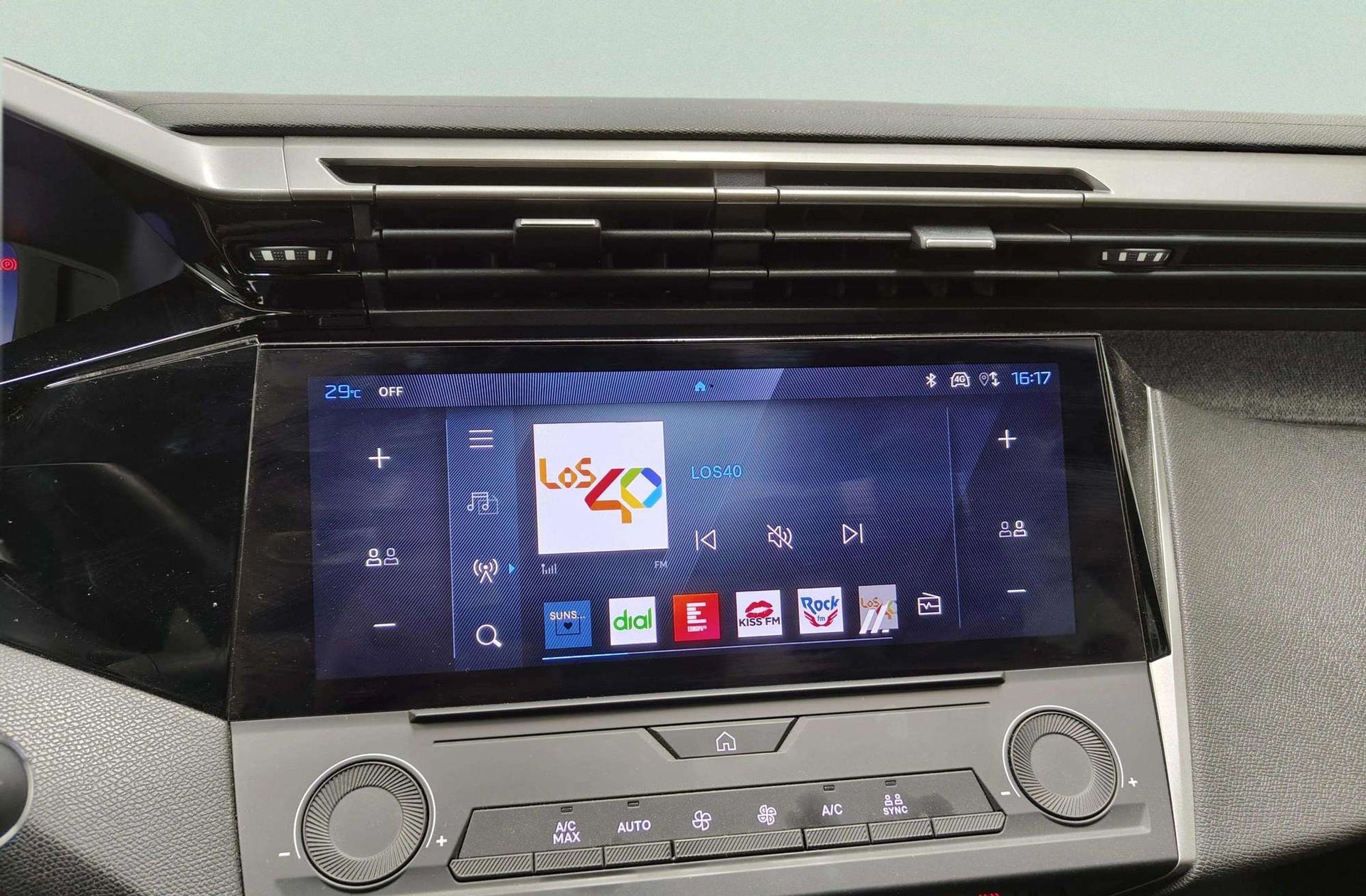 Peugeot 408 Allure Hybrid 145 eDCS6 - foto 32