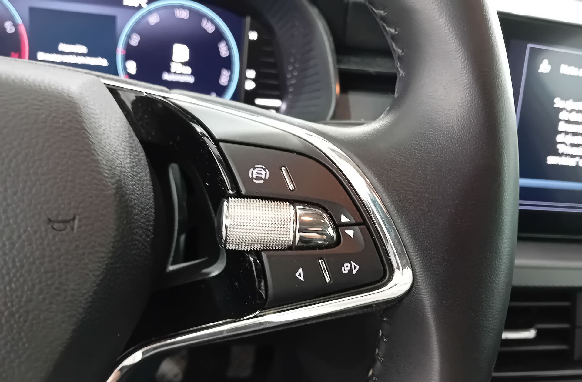 Škoda Scala 1.5 TSI Emotion - foto 27