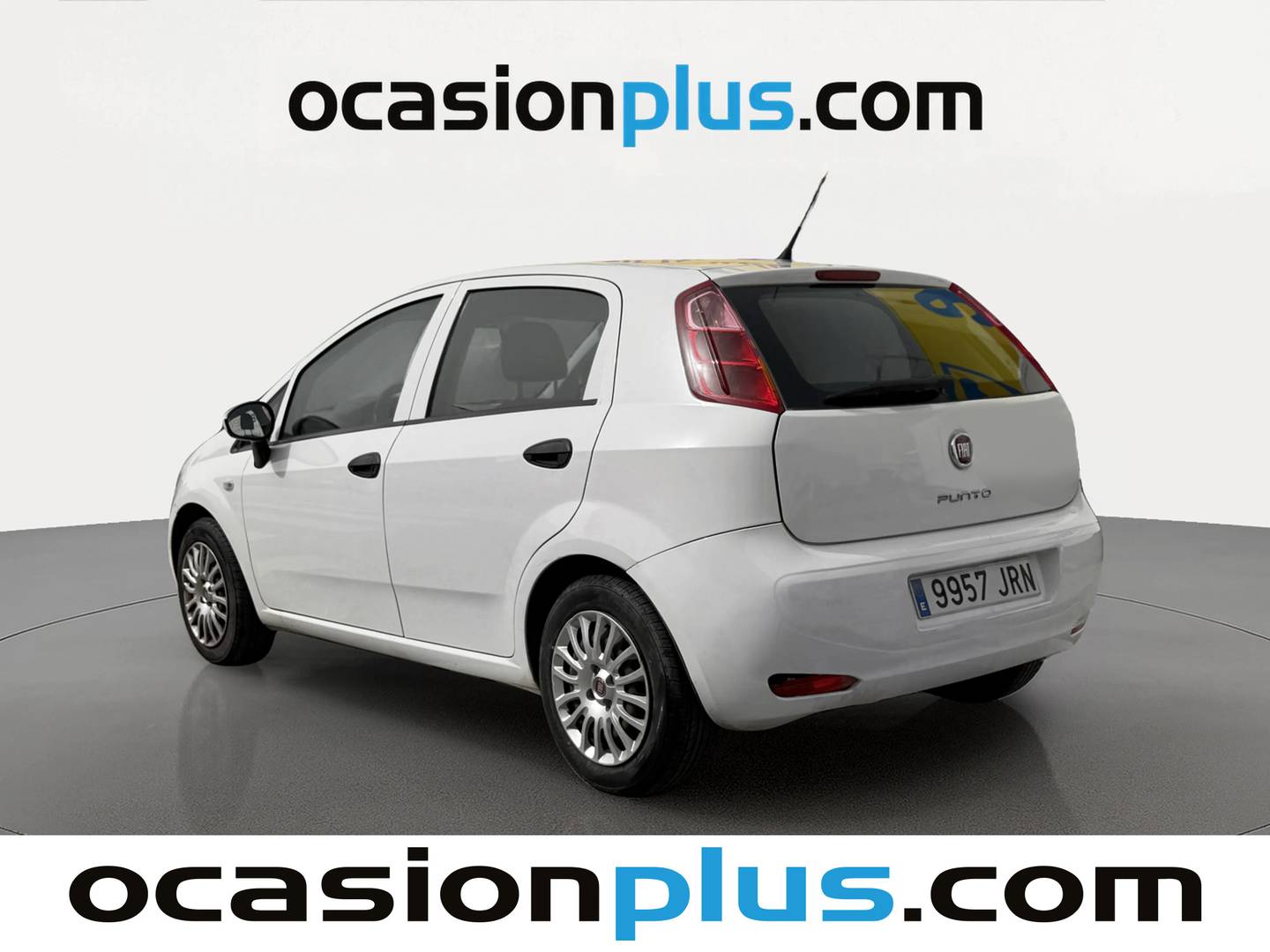 Foto trasera Fiat Punto Fiat Punto 1.2 8v S&S Gasolina Pop (69 CV) izquierda