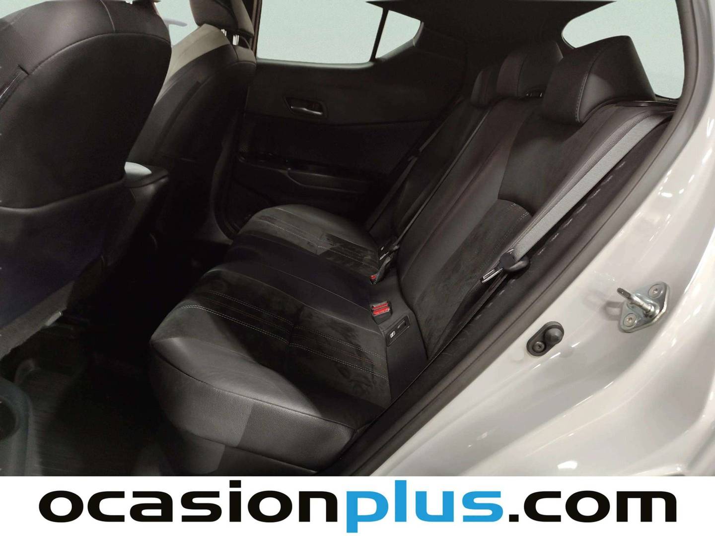 Foto asientos traseros Toyota C-HR Toyota C-HR 180H GR Sport (184 CV)