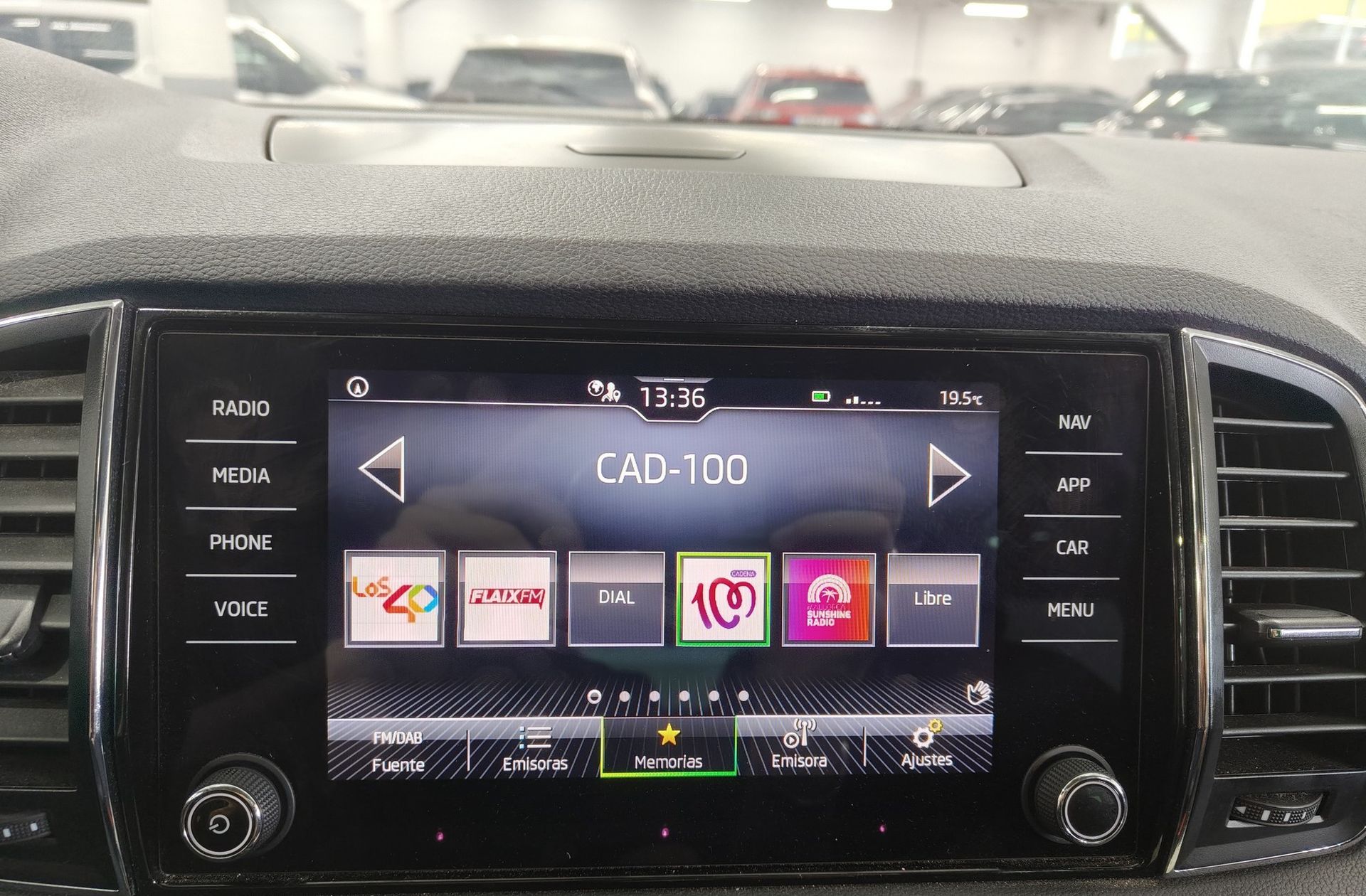 Škoda Karoq 2.0 TDI Selection - foto 34