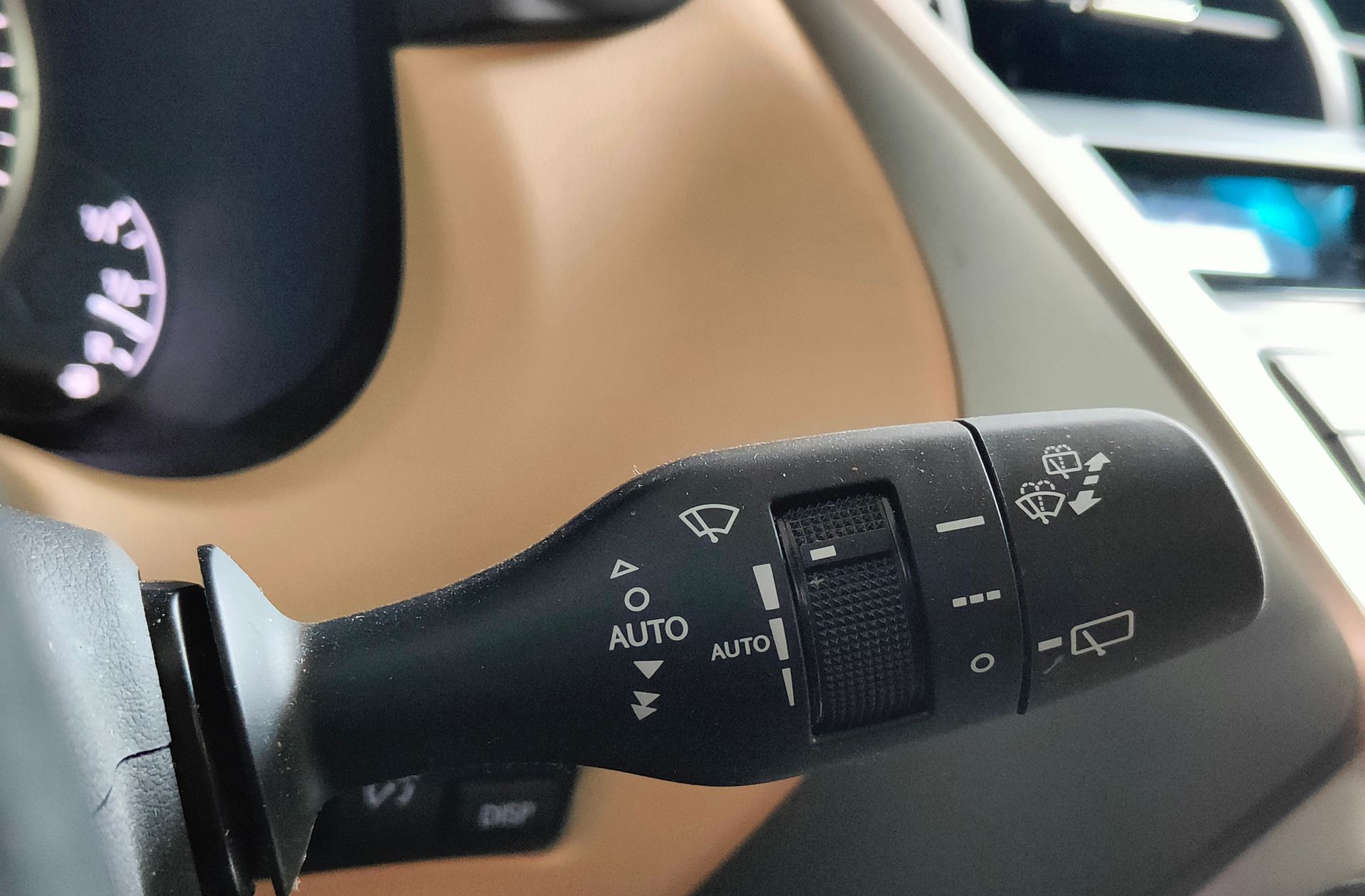 Lexus NX 2.5 300h Luxury 4WD - foto 30