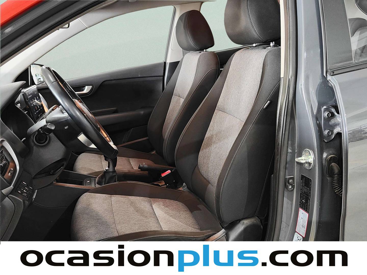 Foto asientos delanteros KIA Stonic KIA Stonic 1.0 T-GDi MHEV iMT Concept (100 CV)