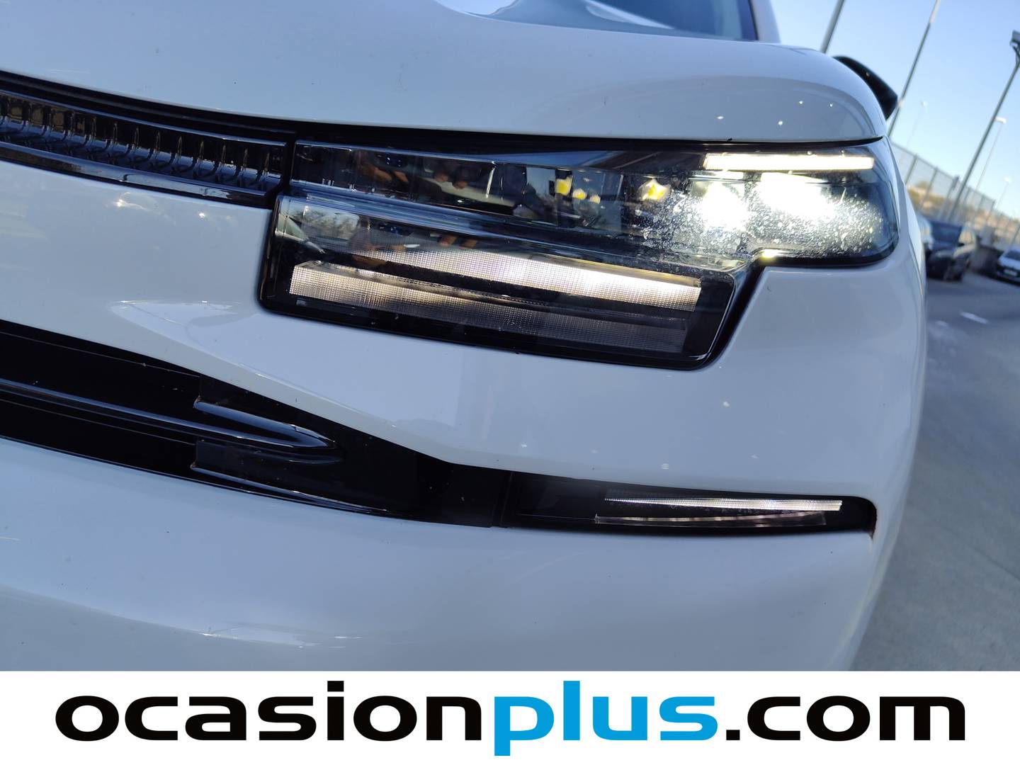 Acabados Citroën C4 Citroën C4 Hybrid 145 Business Edition e-DCS6 (145 CV)