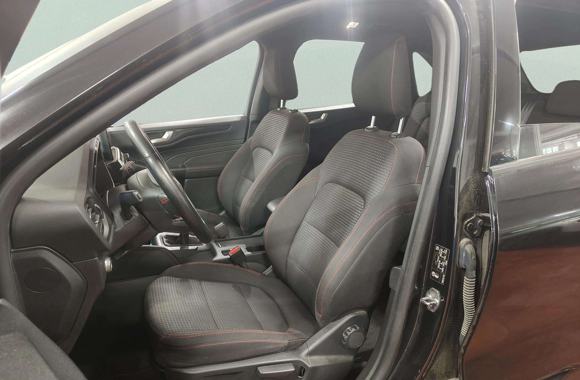 Ford Kuga 1.5 EcoBlue ST-Line - foto 11