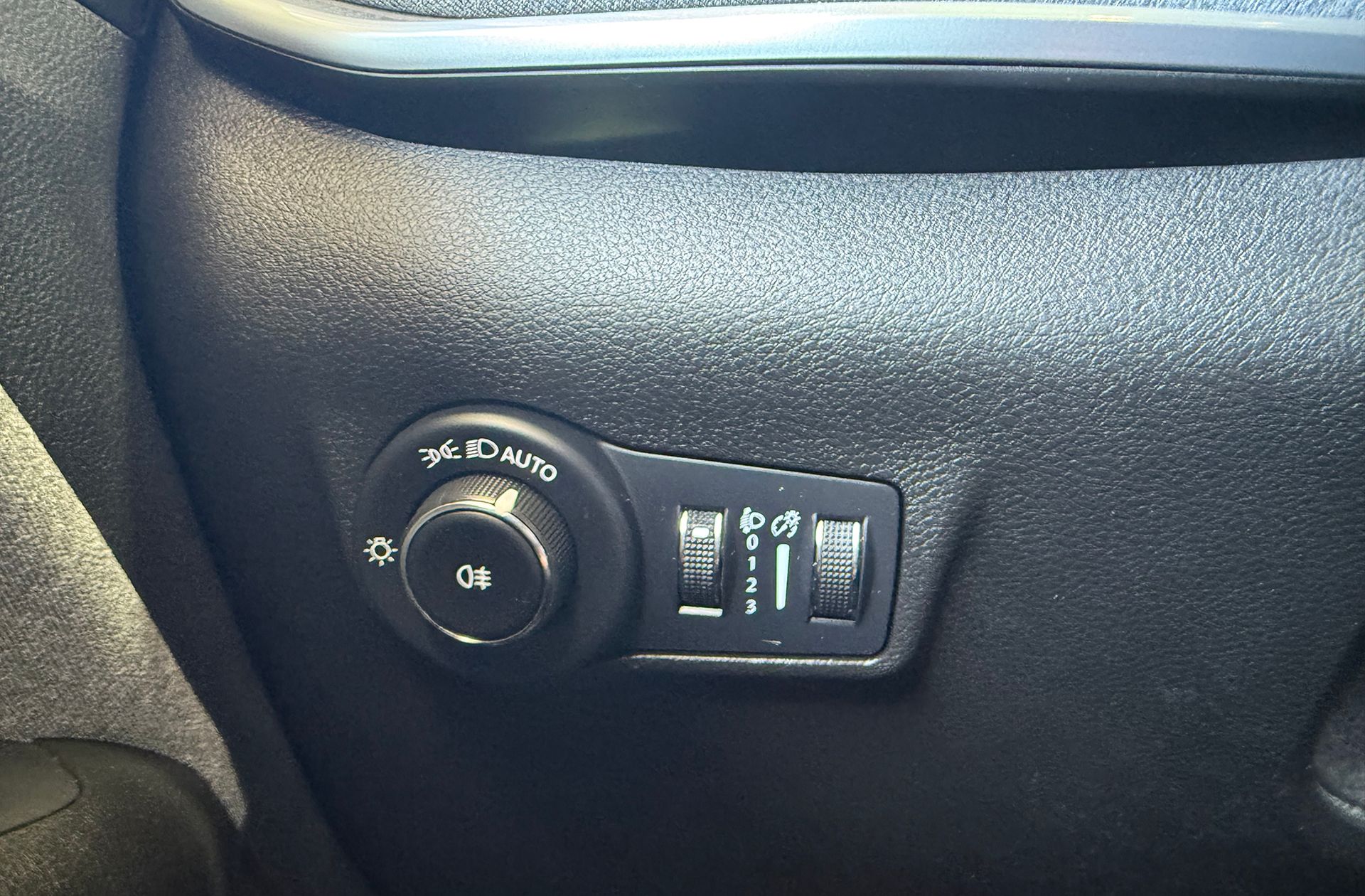 Jeep Compass eHybrid 1.5 MHEV Longitude DCT - foto 6