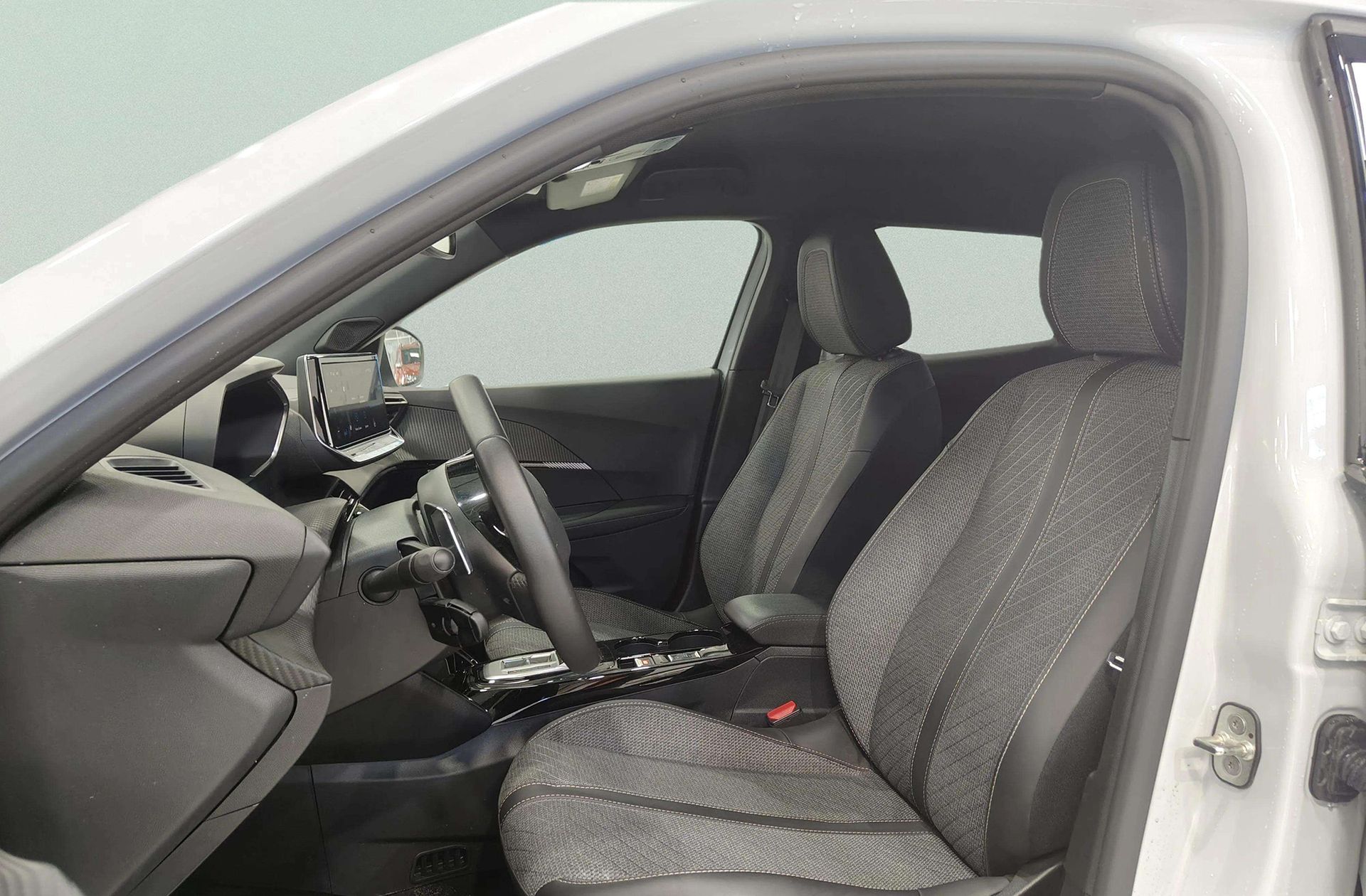 Peugeot 2008 Allure Hybrid eDCS6 - foto 10
