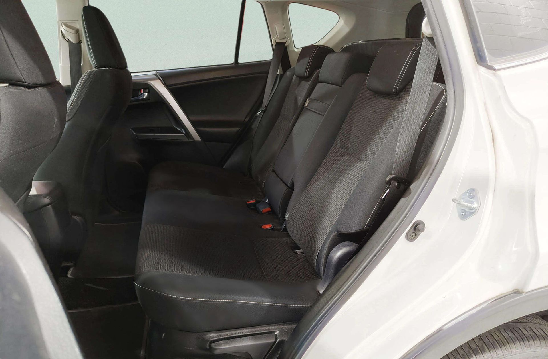 Toyota RAV4 2.5l hybrid Advance Pack Drive 2WD - foto 12