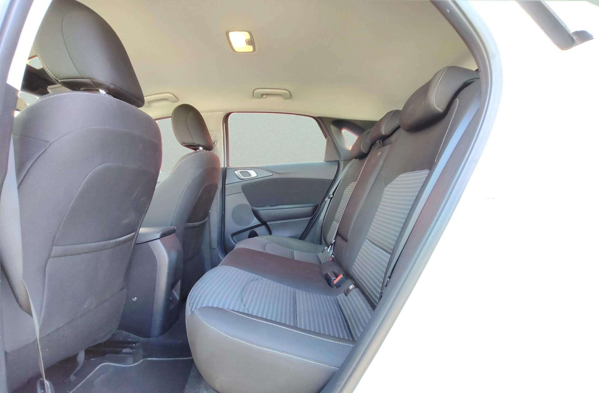 Kia Ceed 1.6 MHEV iMT Drive - foto 12
