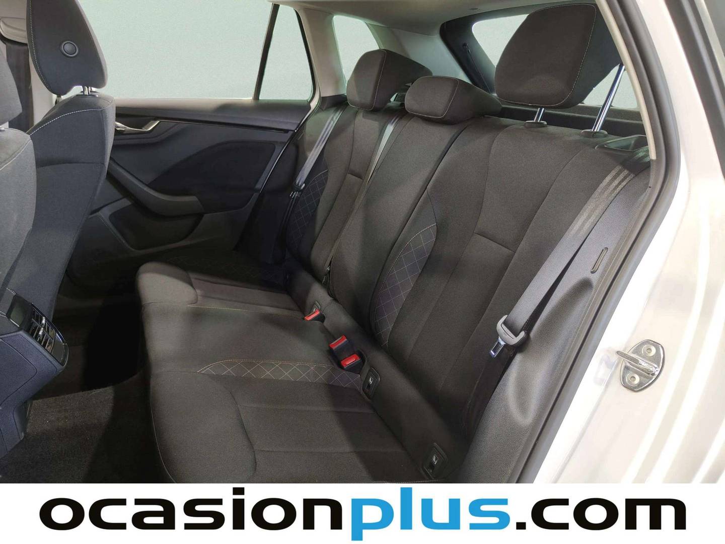 Foto asientos traseros Skoda Kamiq Skoda Kamiq 1.0 TSI Ambition DSG (110 CV)