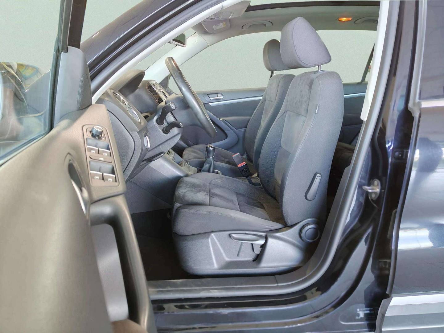 Foto asientos delanteros Volkswagen Tiguan Volkswagen Tiguan T1 Sport 2.0 TDI BMT 4x2 (150 CV)