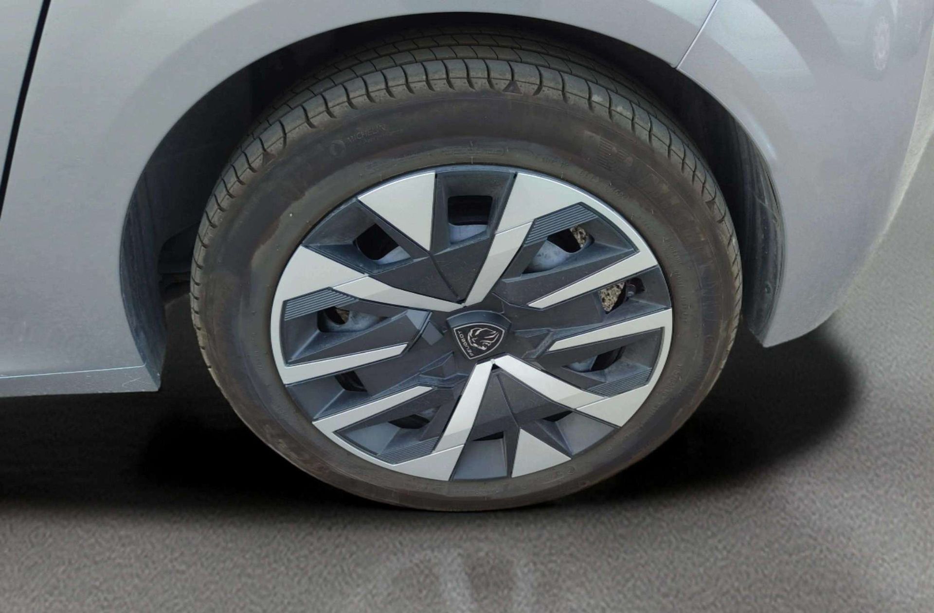 Peugeot 208 Style Hybrid 110 eDCS6 - foto 31